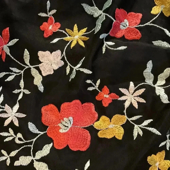 Eci Floral Floral Embroidered Bell Sleeve Womens Midi Dress Size 6 NWOT‎ - Picture 8 of 8